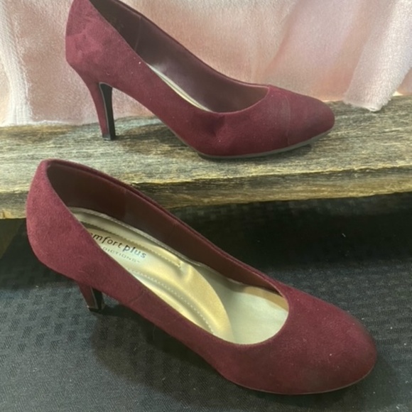 Burgundy or Maroon Pumps Size 6 - Picture 8 of 9
